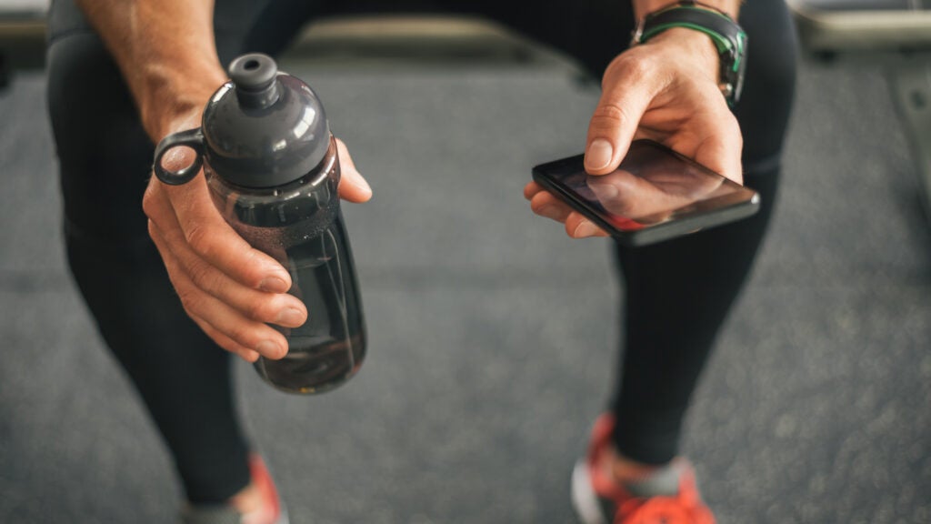 nashvilleorthos's tweet image. Could your #socia media habits be affecting your #athleticperformance? New data reveals that constant app use might be linked to mental fatigue, leading to slower reaction times and decreased performance. Time for a digital detox? 🤳 medilink.us/l1ip