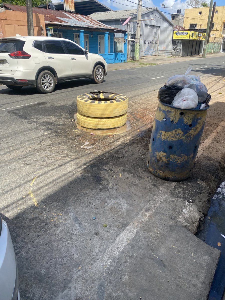 edisonrd28's tweet photo. Hasta cuando @caasdrd @FellitoSubervi con esta avería C/Yolanda Guzmán ,casi esquina María Viuda de la Cruz https://t.co/M6mIhFgFMC
