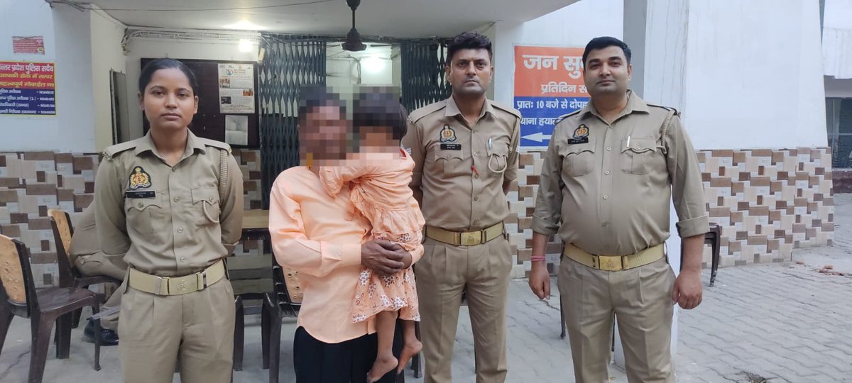 sambhalpolice's tweet photo. #SPSambhal @Krishan_IPS рдХреЗ рдХреБрд╢рд▓ рдирд┐рд░реНрджреЗрд╢рди рдореЗрдВ рдерд╛рдирд╛ рд╣рдпрд╛рддрдирдЧрд░ рдкреБрд▓рд┐рд╕ рдиреЗ рдЧреБрдорд╢реБрджрд╛ 01 рдмрдЪреНрдЪреА рдХреЛ рд╕рдХреБрд╢рд▓ рдмрд░рд╛рдордж рдХрд░ рдЙрдирдХреЗ рдкрд░рд┐рдЬрдиреЛрдВ рдХреЗ рд╕реБрдкреБрд░реНрдж рдХрд┐рдпрд╛ ред
#UPPolice
#AngelsInKhaki
#GoodWorkUPP https://t.co/p0v0LgqGQN