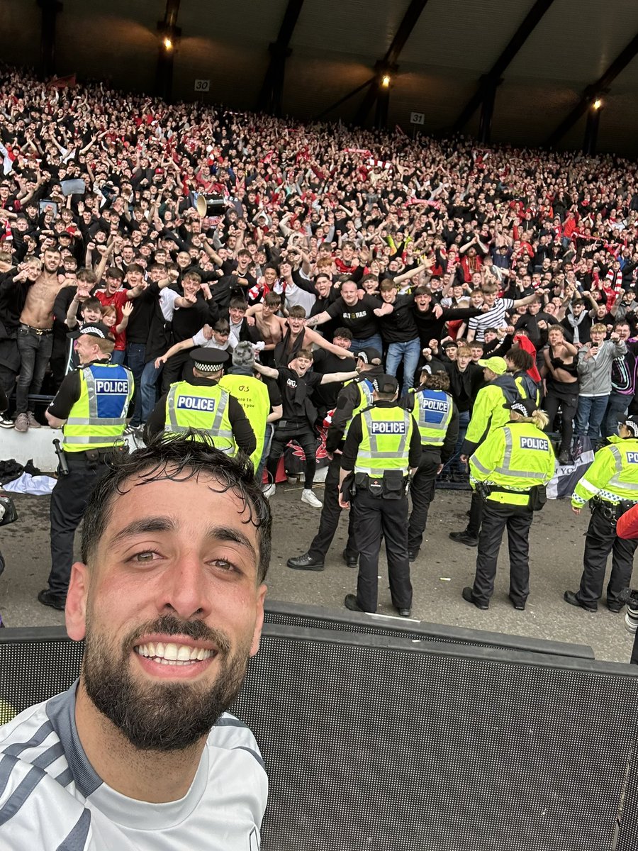AberdeenFC's tweet photo. THE HAMPDEN SELFIE!! 🤳 https://t.co/iVBScYGiAb
