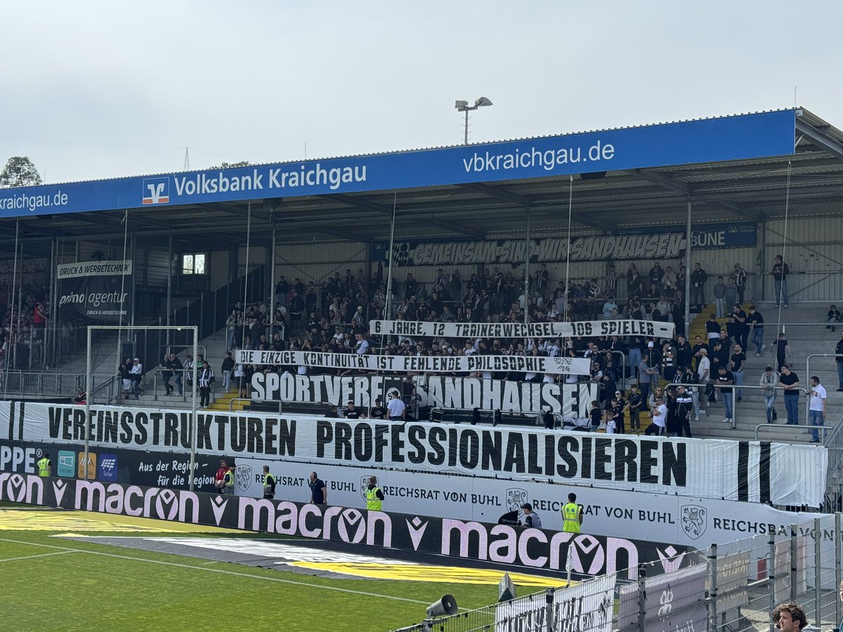 DeRjoT's tweet photo. 🇩🇪 19.04.2025 - 3. Liga, 34. Spieltag: SV Sandhausen vs. Rot-Weiss Essen (0:2) vor 4.348 Zuschauern im Hardtwaldstadion. #groundhopping #groundhopper https://t.co/fLbfZLzdq0