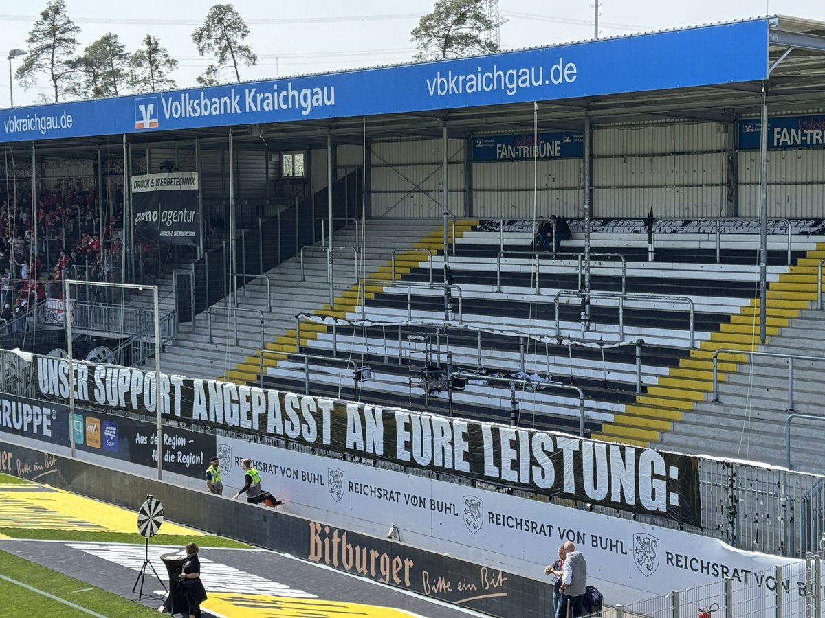 DeRjoT's tweet photo. 🇩🇪 19.04.2025 - 3. Liga, 34. Spieltag: SV Sandhausen vs. Rot-Weiss Essen (0:2) vor 4.348 Zuschauern im Hardtwaldstadion. #groundhopping #groundhopper https://t.co/fLbfZLzdq0