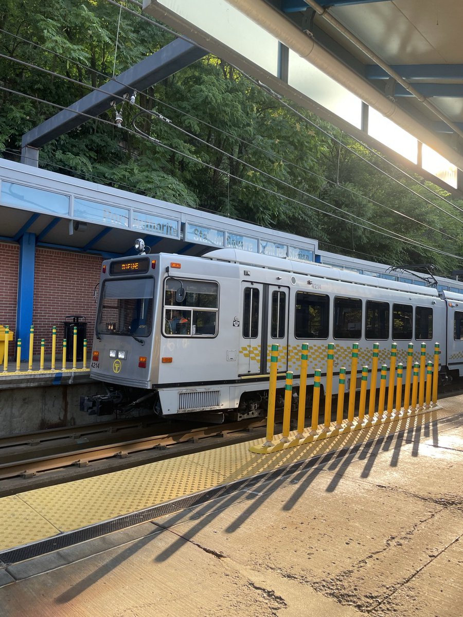 cadenator44's tweet photo. Thread of every transit system ive ridden and my thoughts bc im bored :D https://t.co/9lfD5kbx9m