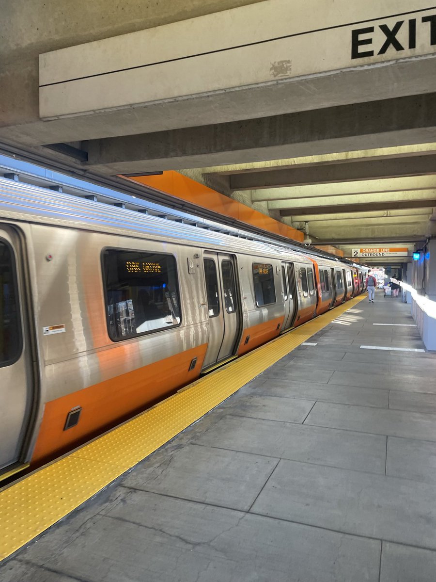 cadenator44's tweet photo. Thread of every transit system ive ridden and my thoughts bc im bored :D https://t.co/9lfD5kbx9m