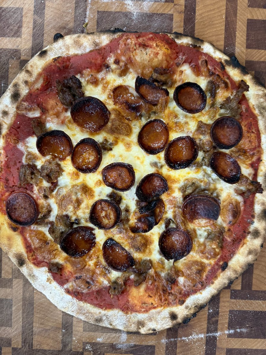 jbauguss's tweet photo. Classic pizza night with frozen leftover dough - an easy quick dinner. https://t.co/atiTlc2Hge