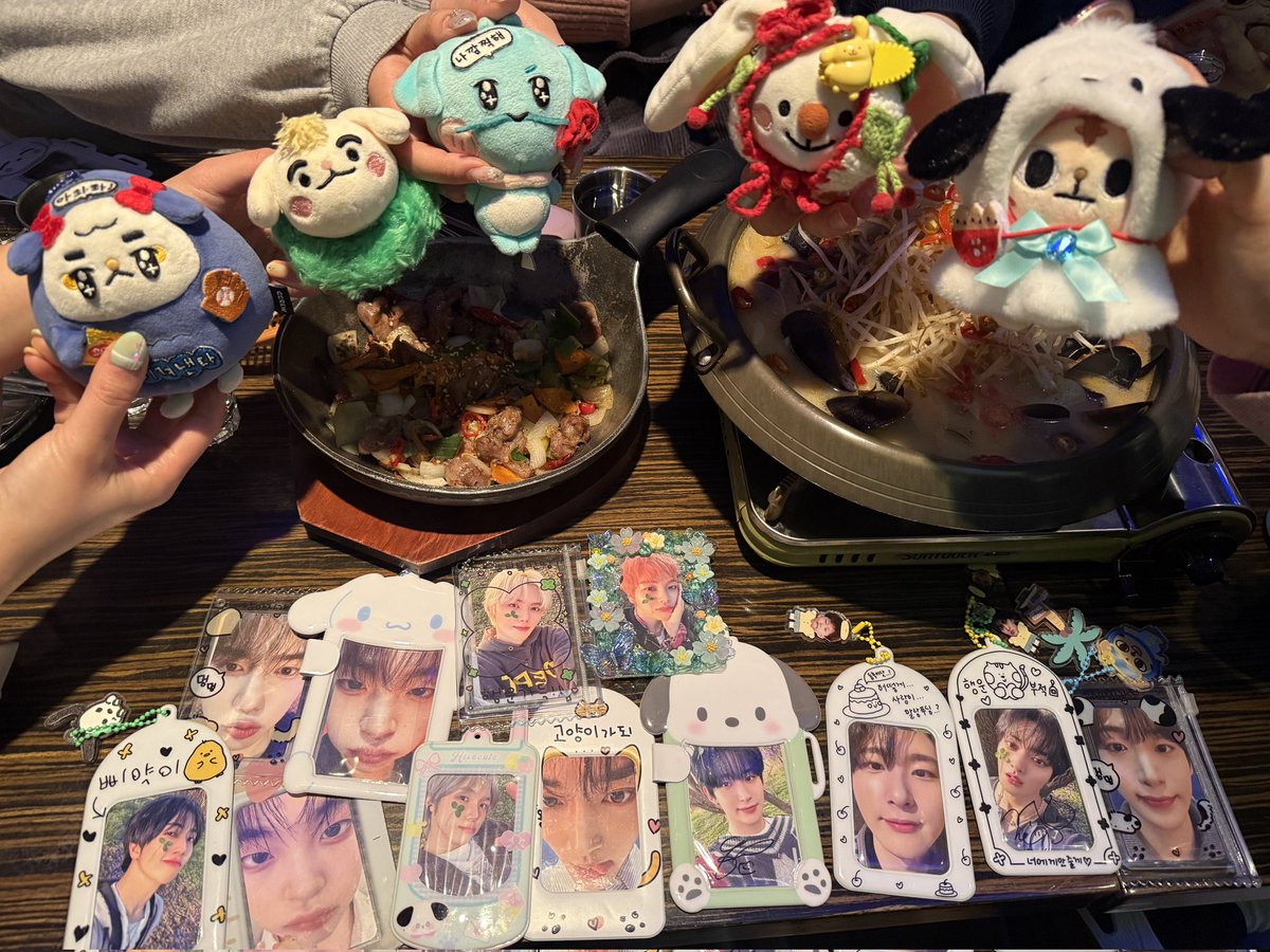 jjopuyason's tweet photo. 크래비티 한국에 없을땐 러비티끼리 놀아야지🥹
드디어 다 모였다💙💙 얼마만이야💙💙 https://t.co/R4o7AB6Jxi