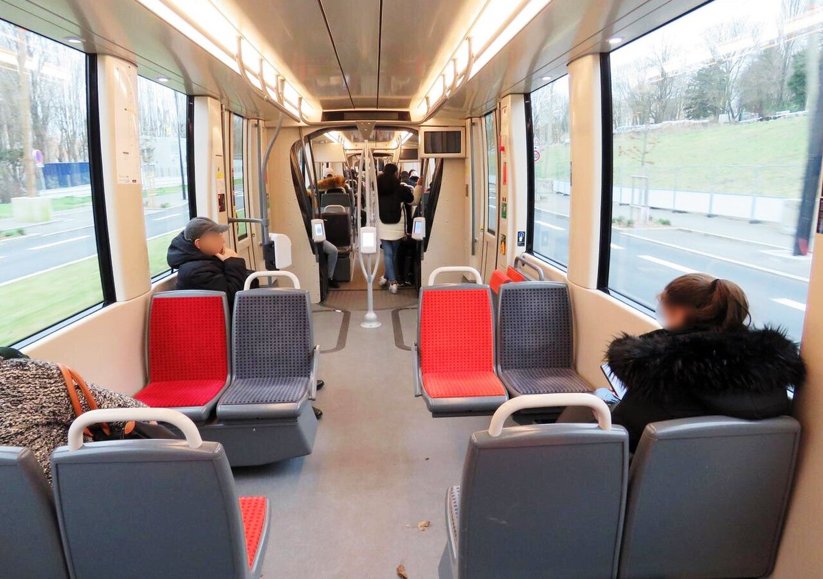 leparisien_93's tweet photo. « Le bruit des coups me reste dans la tête » : un homme entre la vie et la mort, tabassé sans raison dans le tram T4
➡️ https://t.co/lJRaFmpWAa https://t.co/HDgeWgJMyW