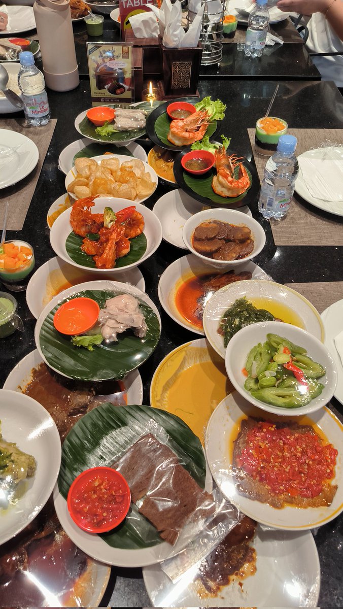 Semoga panjang rejekinya cowo akuuu, lg main sm temen makannya warteg an. Makan sama aku selalu enak2 terserah mau aku makan apa. Sehat selalu cintaku doaku gaperna skip buat kamu dan kitaa