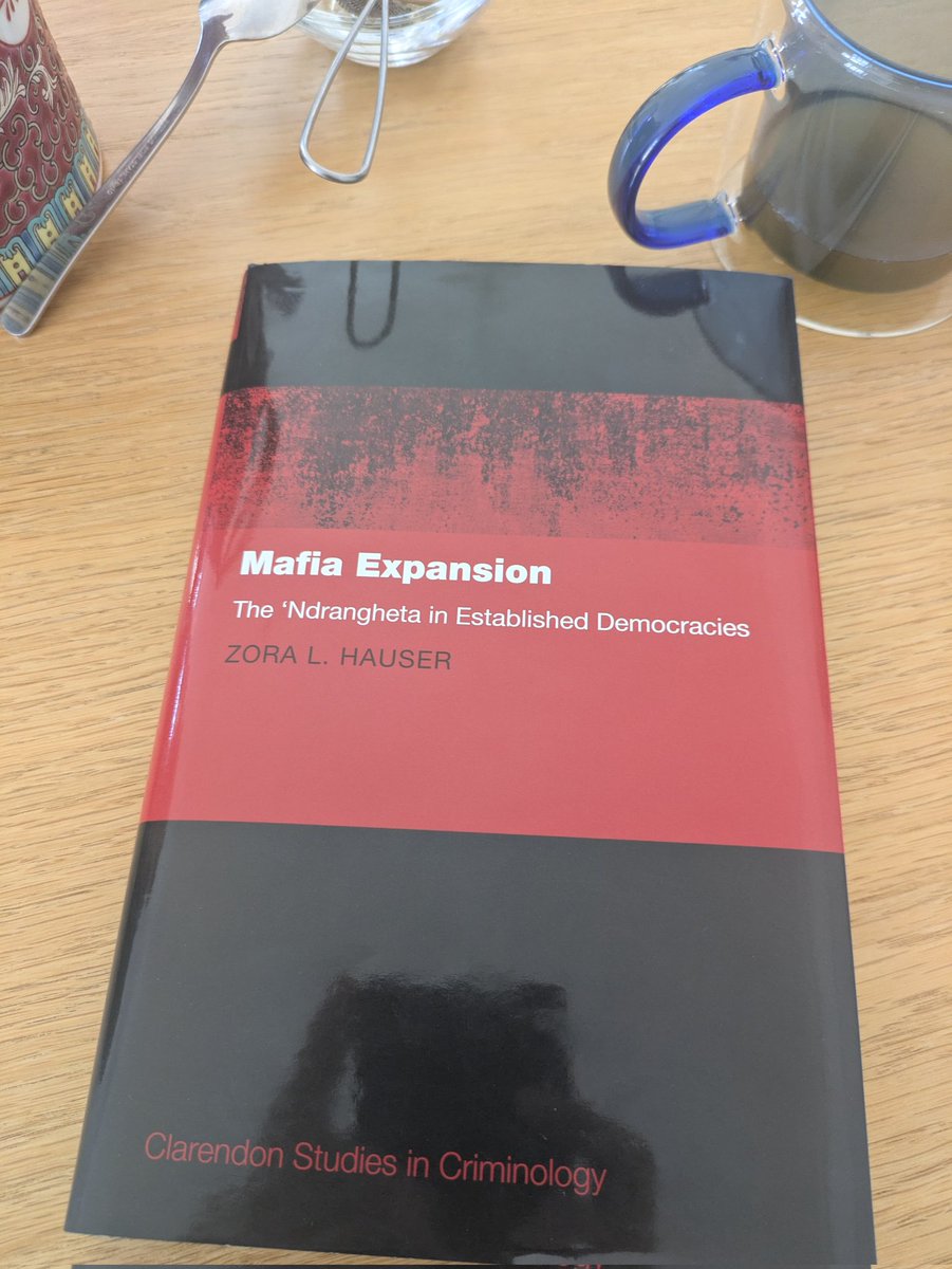 Peter R. Neumann (@peterrneumann) on Twitter photo Dieses Ostern lese ich ein spannendes Buch über die Expansion der 'Ndrangheta-Mafia in Deutschland. Interessant: Die Gruppe ist eine (Art) Familienföderation, keine (strikte) Hierarchie. 👇 <a href="/ZoraHauser/">Zora Hauser</a> Dieses Ostern lese ich ein spannendes Buch über die Expansion der 'Ndrangheta-Mafia in Deutschland. Interessant: Die Gruppe ist eine (Art) Familienföderation, keine (strikte) Hierarchie. 👇 <a href="/ZoraHauser/">Zora Hauser</a>