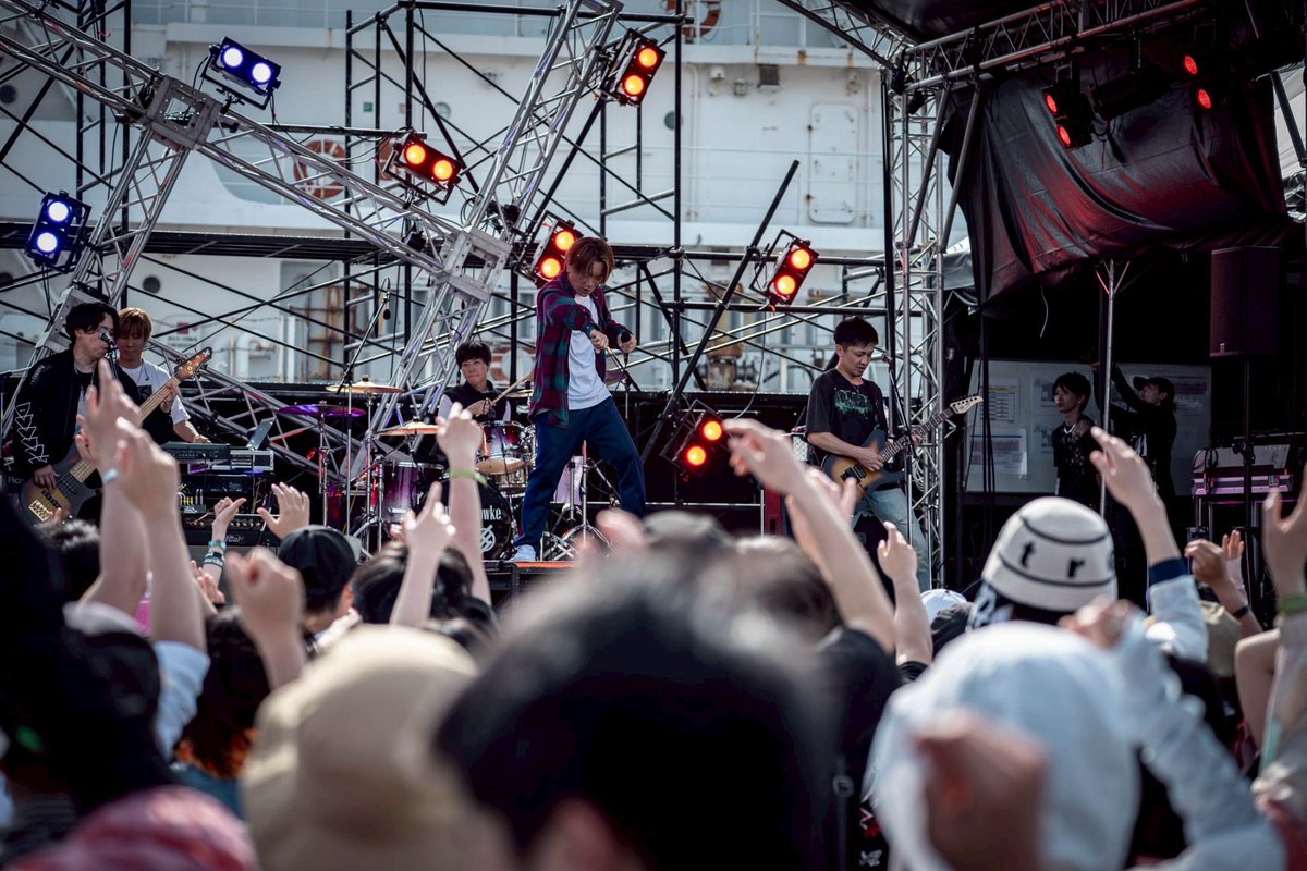 akira_THL's tweet photo. MAIZURU PLAYBACK FES.2025 ヒッチロークを見てくださった皆さま本当にありがとうございました！また必ず帰って来たいと心から思ったフェス！舞鶴が大好きになりました！また出れるようにこれからも頑張ります🔥今日初めてヒッチロークに出会ってくれた人はまたライブ遊びに来てね！舞鶴最高ー！！！！ https://t.co/VLk4JE6K0Y