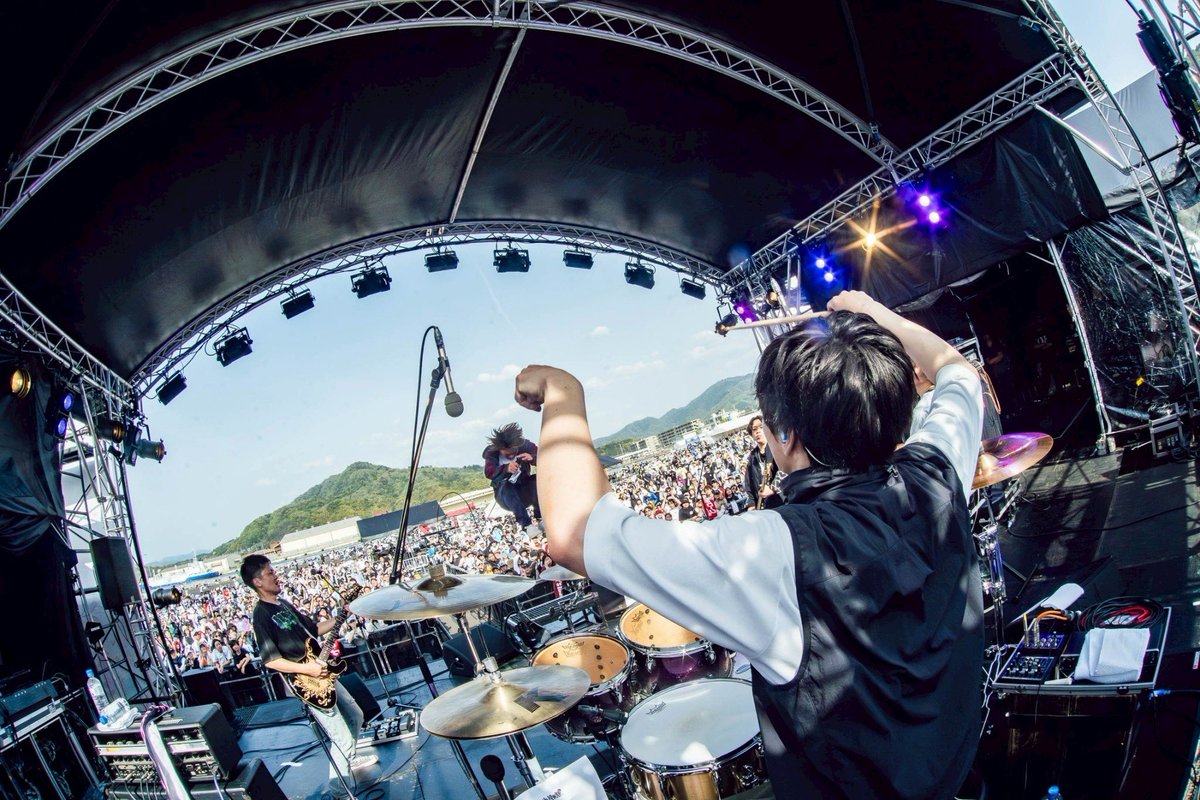 akira_THL's tweet photo. MAIZURU PLAYBACK FES.2025 ヒッチロークを見てくださった皆さま本当にありがとうございました！また必ず帰って来たいと心から思ったフェス！舞鶴が大好きになりました！また出れるようにこれからも頑張ります🔥今日初めてヒッチロークに出会ってくれた人はまたライブ遊びに来てね！舞鶴最高ー！！！！ https://t.co/VLk4JE6K0Y