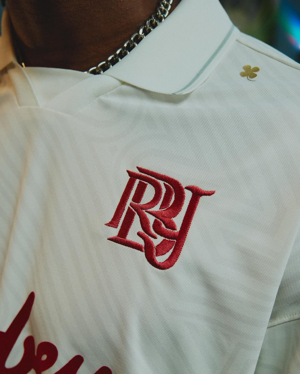footballshirt's tweet image. Robey Sportswear has released a retro-inspired away shirt as part of its new collection, which also includes home and third versions.

Read more: footballshirtculture.com/new-kits/robey…

#RobeySportswear #Robey