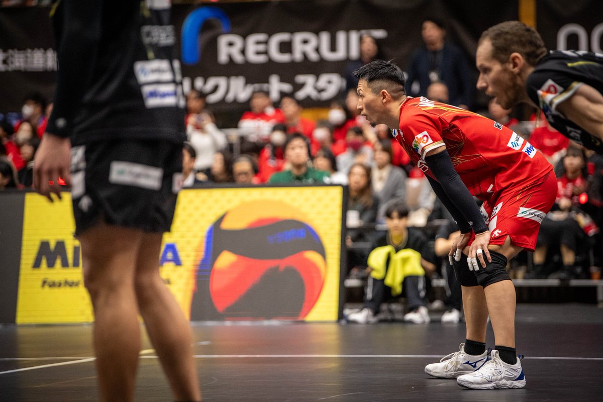 リーグが何で偶数にこだわるかあんまり理解出来てないんだよな。

レギュラーラウンドの当たり方は平等じゃないよね？

選手の皆はどう思ってるのかな？

上がりたくてライセンスもあるのに上がれない仕組みはどうなのかね。

良い方向に持っていきたいと思ってる。

#svleague