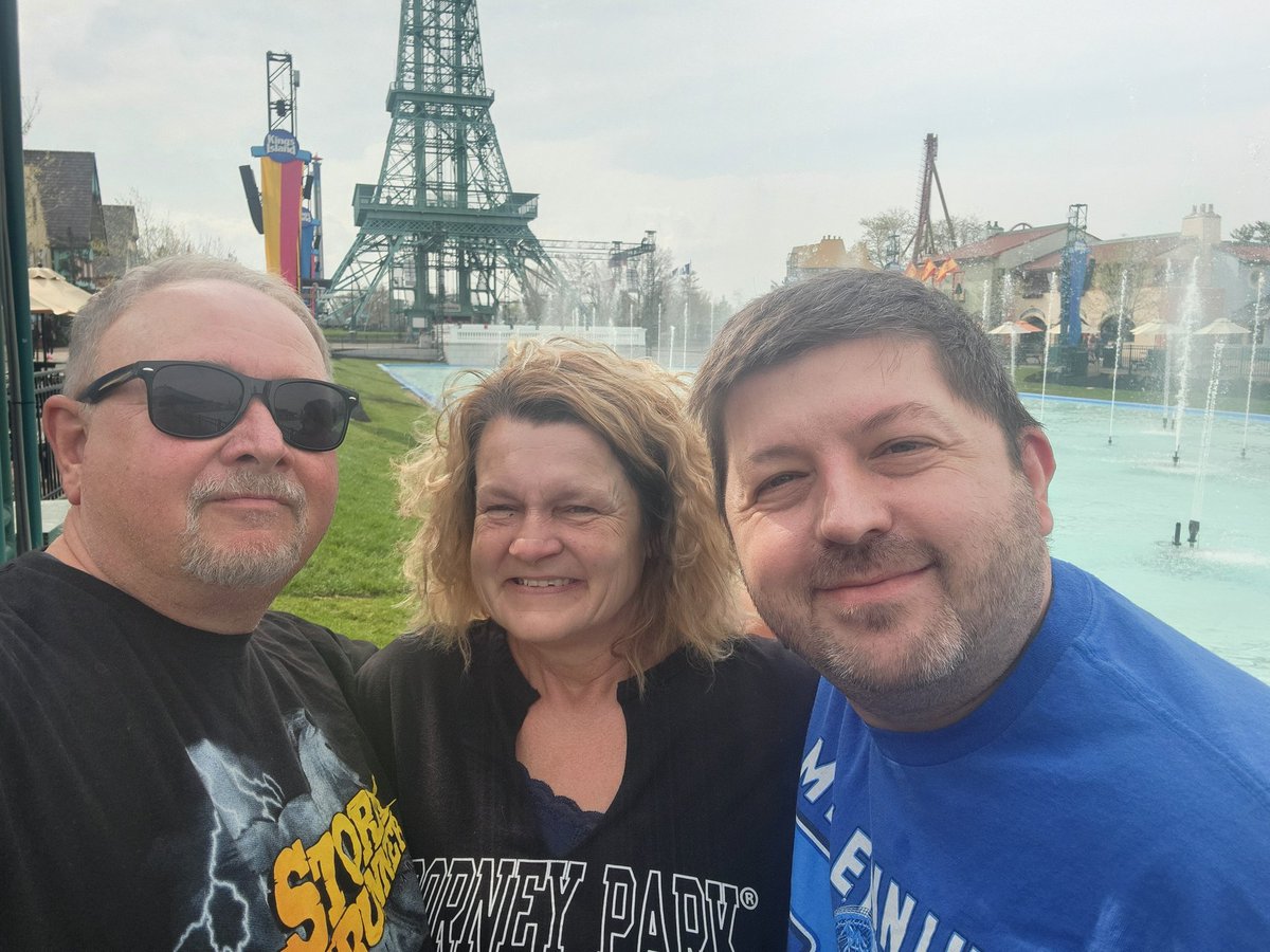 Dwight30812343's tweet photo. Day 2 @KingsIslandPR with #CPCoasterLover #CoasterHeatCrew LFG https://t.co/Wy2z9wKITt