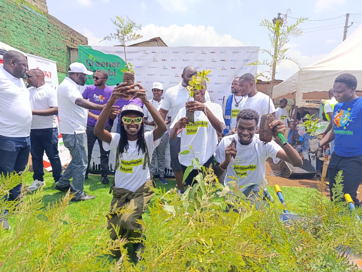 chaleslim's tweet photo. We planted 1,000 trees in Mathare today and I am happy.
#HappyHolidays
#Mazingira
#Environment
#OneTree
Cc #fedexkenya https://t.co/kk5VZ2ods7