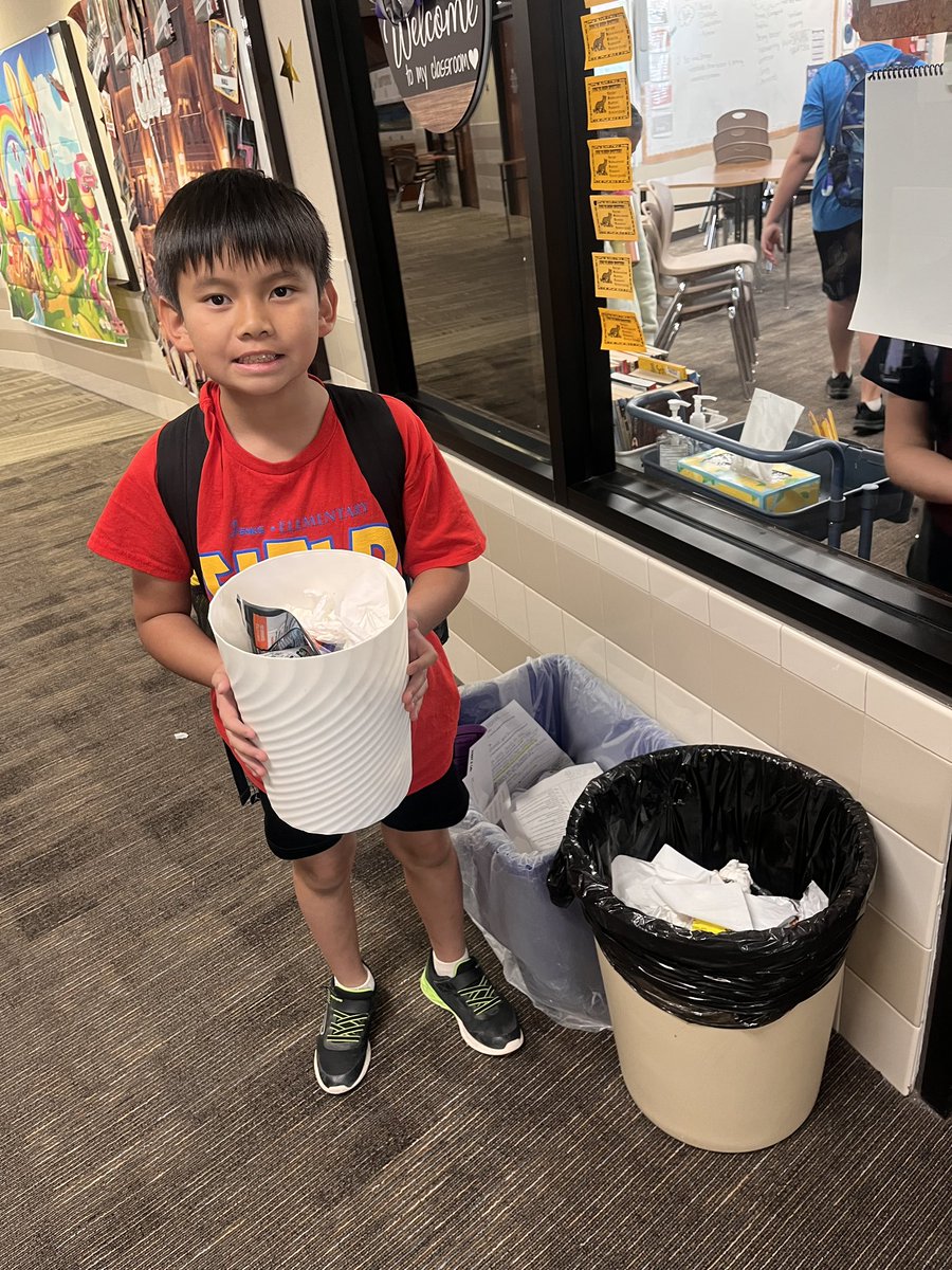 MJEjags's tweet photo. Mrs. Davis caught her kindhearted Jag in action this week! Her sweet @MJE4thGrade student takes it upon himself to put the trash in the hallway every day to help our hardworking custodians! #MayDellsGift https://t.co/FgrgeYSDgk