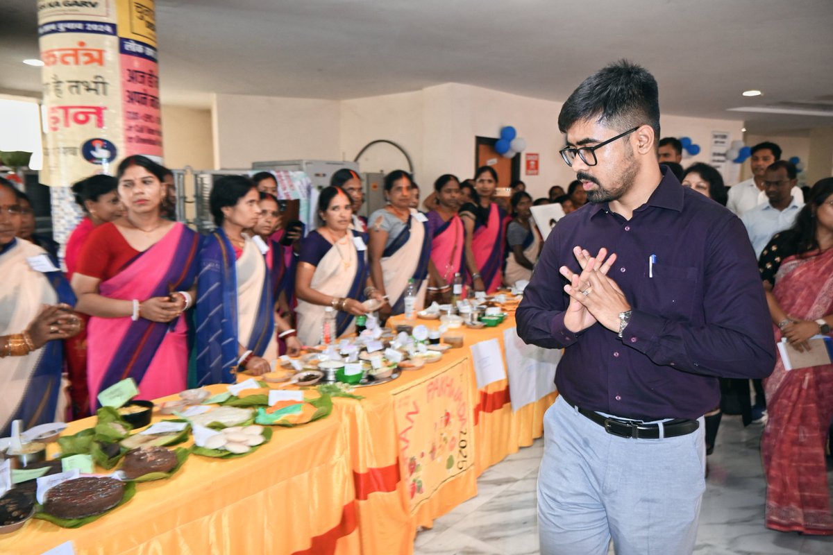 समाज कल्याण विभाग अंतर्गत पोषण पखवाड़ा के तहत समाहरणालय में कुकिंग प्रतियोगिता का आयोजन किया गया। कार्यक्रम में स्थानीय स्तर पर उपलब्ध मौसमी सब्जियां, दलहन, मोटा अनाज (मिलेट्स) सहित अन्य पारंपरिक खाद्य पदार्थों का उपयोग कर पौष्टिक व स्वास्थ्य वर्धक व्यंजन तैयार किए गए।