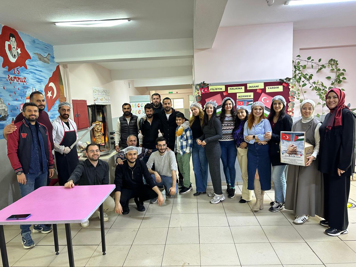 Gazze’ye yardım kermesine ziyarette bulunan İlçe Milli Eğitim Müdürümüz Mustafa KAHRAMAN’a teşekkür ediyoruz.
<a href="/tcmeb/">Millî Eğitim Bakanlığı</a> 
<a href="/Yusuf__Tekin/">Yusuf Tekin</a> 
<a href="/mardinilmem/">Mardin İl Millî Eğitim Müdürlüğü</a> 
<a href="/ali_eyyupkoca/">Ali Eyyupkoca</a> 
<a href="/SuleymnAKIN/">Süleyman AKIN🇹🇷</a> 
<a href="/makdag47/">Makdag</a> 
<a href="/derikmem47/">Mardin/Derik İlçe Millî Eğitim Müdürlüğü🟢🇹🇷</a> 
<a href="/MstfaKAHRAMAN/">Mustafa KAHRAMAN 🟢🇹🇷</a>