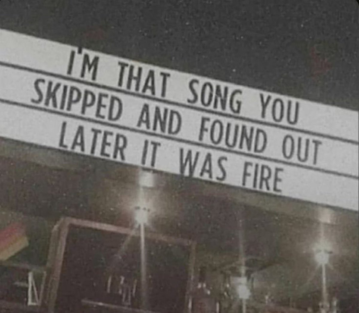 chriiswavy's tweet photo. Which Drake song is this ? https://t.co/H1xjFRA7wB