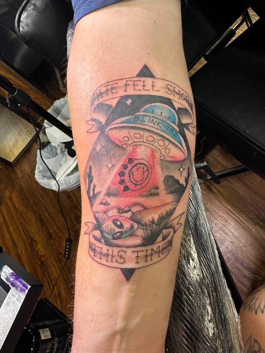 SnodgrassCam's tweet photo. Finally got my @blink182 tattoo!! @tomdelonge @markhoppus @travisbarker 

Can't wait to see them twice this summer!!!!!

#blink182 #punkrock #feelingthis #tattoo https://t.co/OhOtW9aBFj