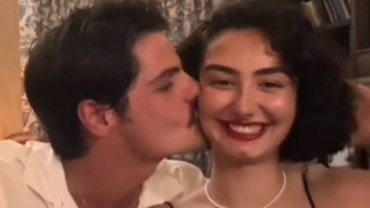أحبك كثر ما كنت أتوقَّى والغلا مفضوح 
وأحب أيامي الِّلي جابتك يا أغلى عطاياها