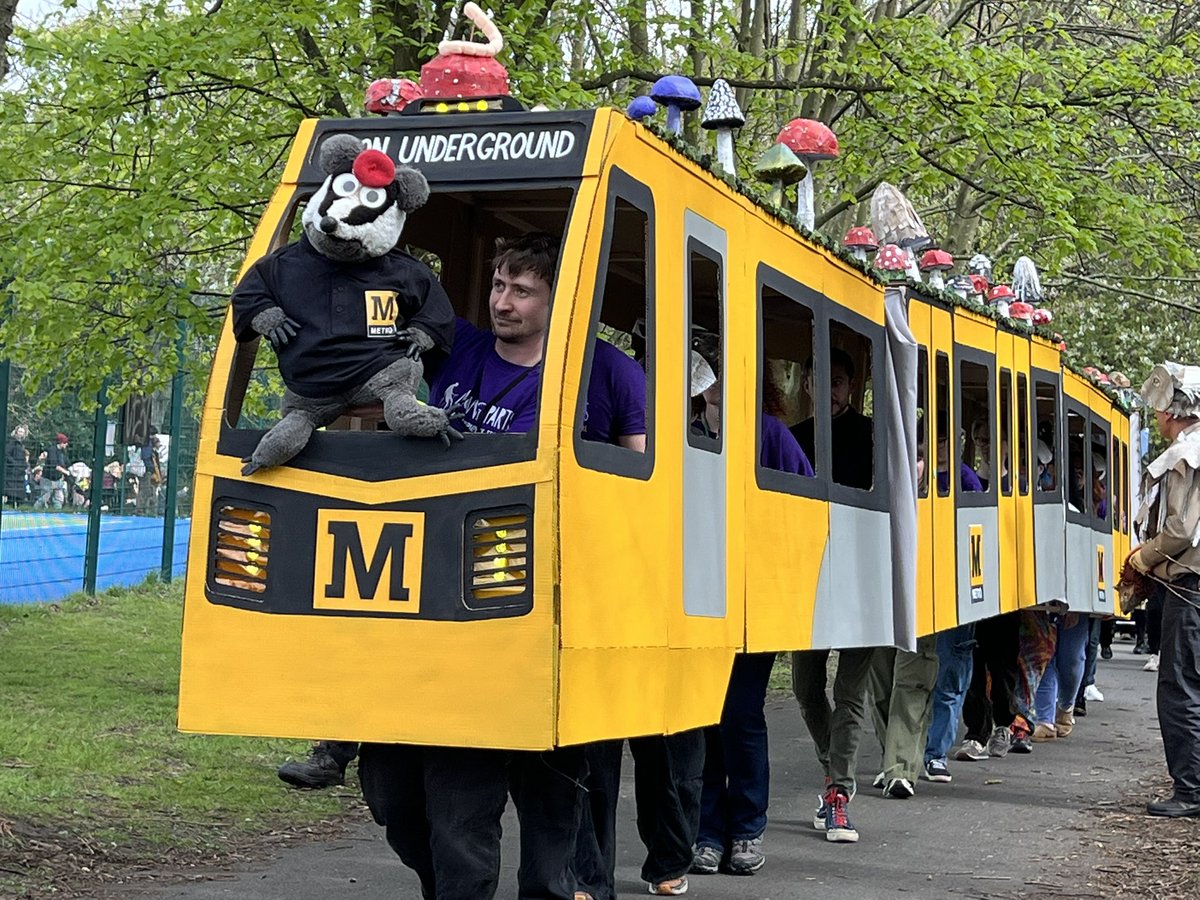 My_Metro's tweet photo. The new Metro train has wowed the crowds at Newcastle Puppetry Festival. The spectacular Metro puppet, 15 metres in length, was a striking feature of this year’s parade, which took place in Exhibition Park today. Read: https://t.co/158b3OO3nC https://t.co/tLulOLfakJ