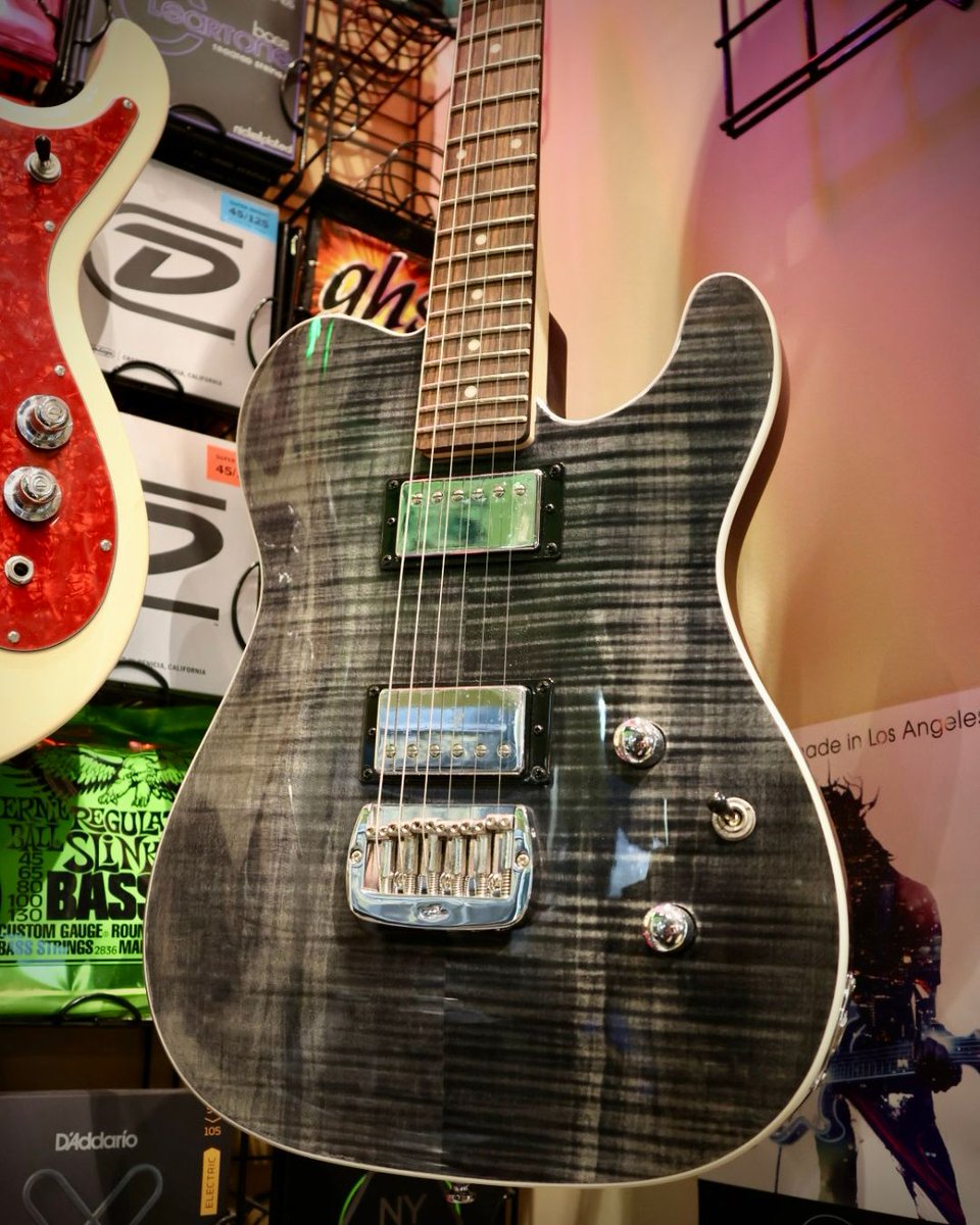 GarageBandMusic's tweet image. It’s a great day to play guitar! 🎸 Well…everyday is great to play. This G&L is just begging to be played.
.
#garagebandmusic #saturday #geartalk #guitar #glguitars #electricguitar