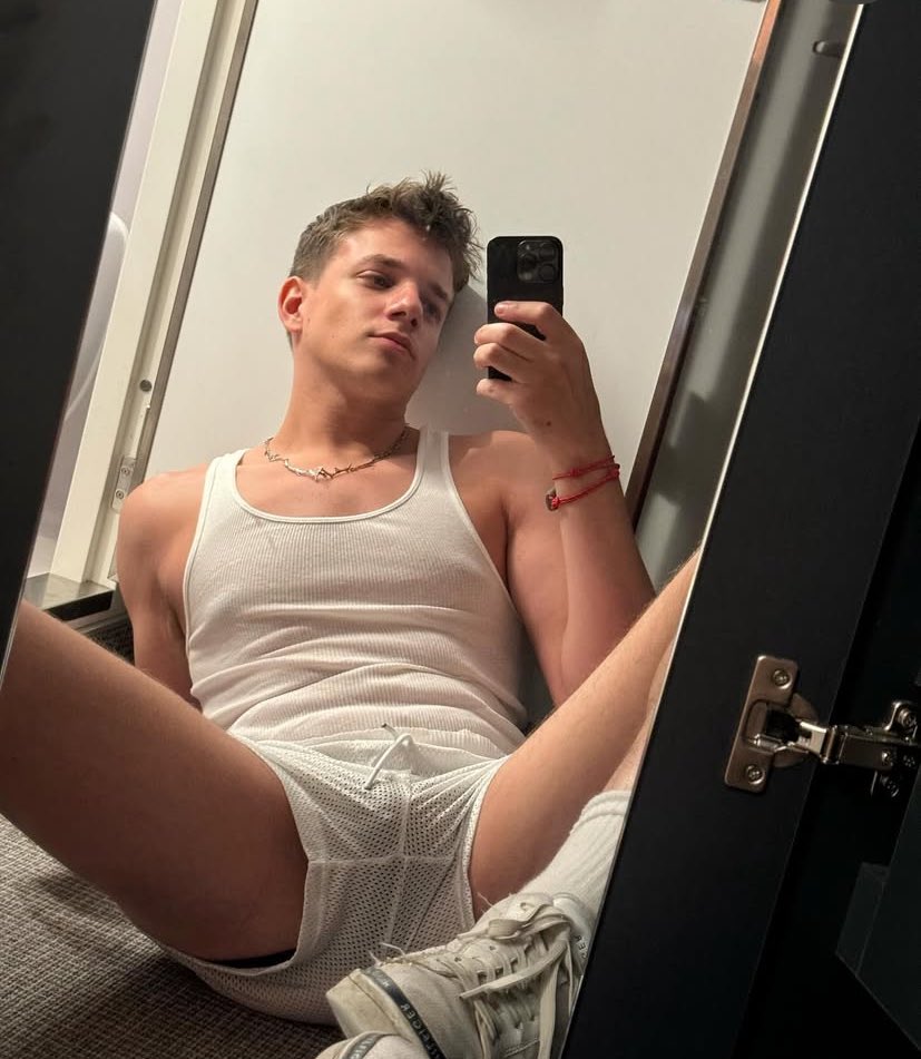 Angelicboyob's tweet photo. Wearing a bottom beater 🤍⛓️‍💥 https://t.co/iT1DncPexJ
