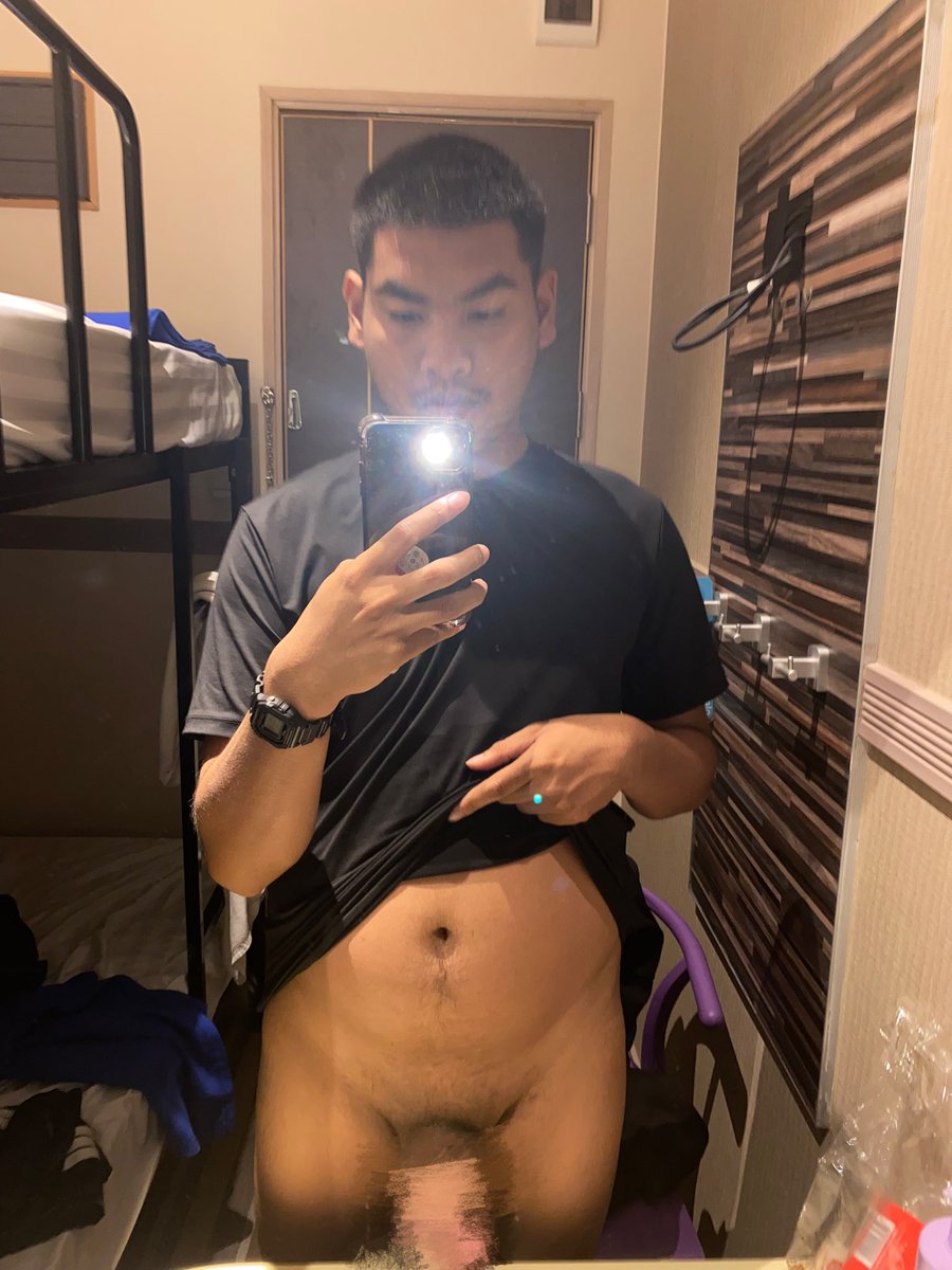 กลับมาแย้วววว คิดถึงกันไหมครับบบ 💦 
ฝากติดตามรีX ด้วยนะครับบบ🫶🏻