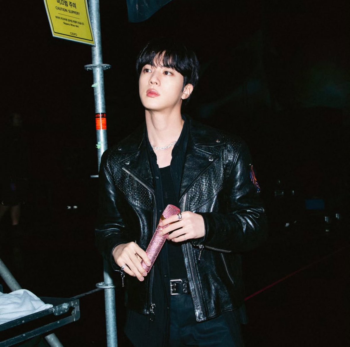 bangtanl0ve's tweet photo. one time for                    two times for
the present                     the past https://t.co/gHF6XPyIUE