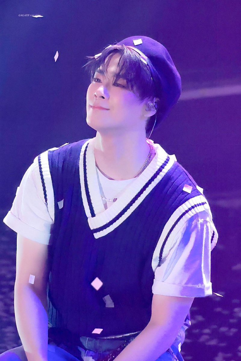 #빈아_가수해줘서_고마워 
그리고 항상 사랑해.
나의 우상, 나의 아이돌, 나의 최애,
나의 완벽한 멍냥아
항상 사랑하고, 또 사랑해.