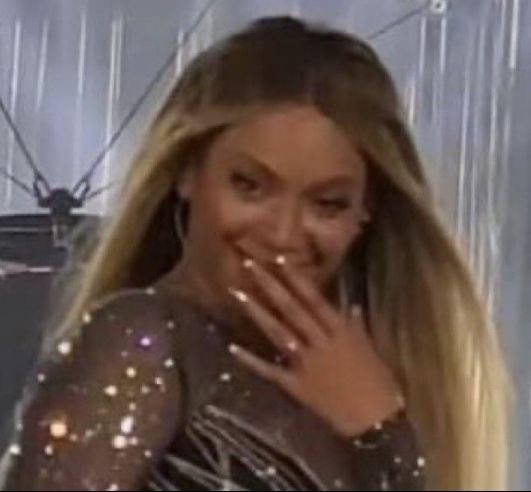 YonceVocals's tweet image. Straight men discovering CÉCRED is fixing hairlines and bald spots, oh Beyoncé you're about to be a trillionaire