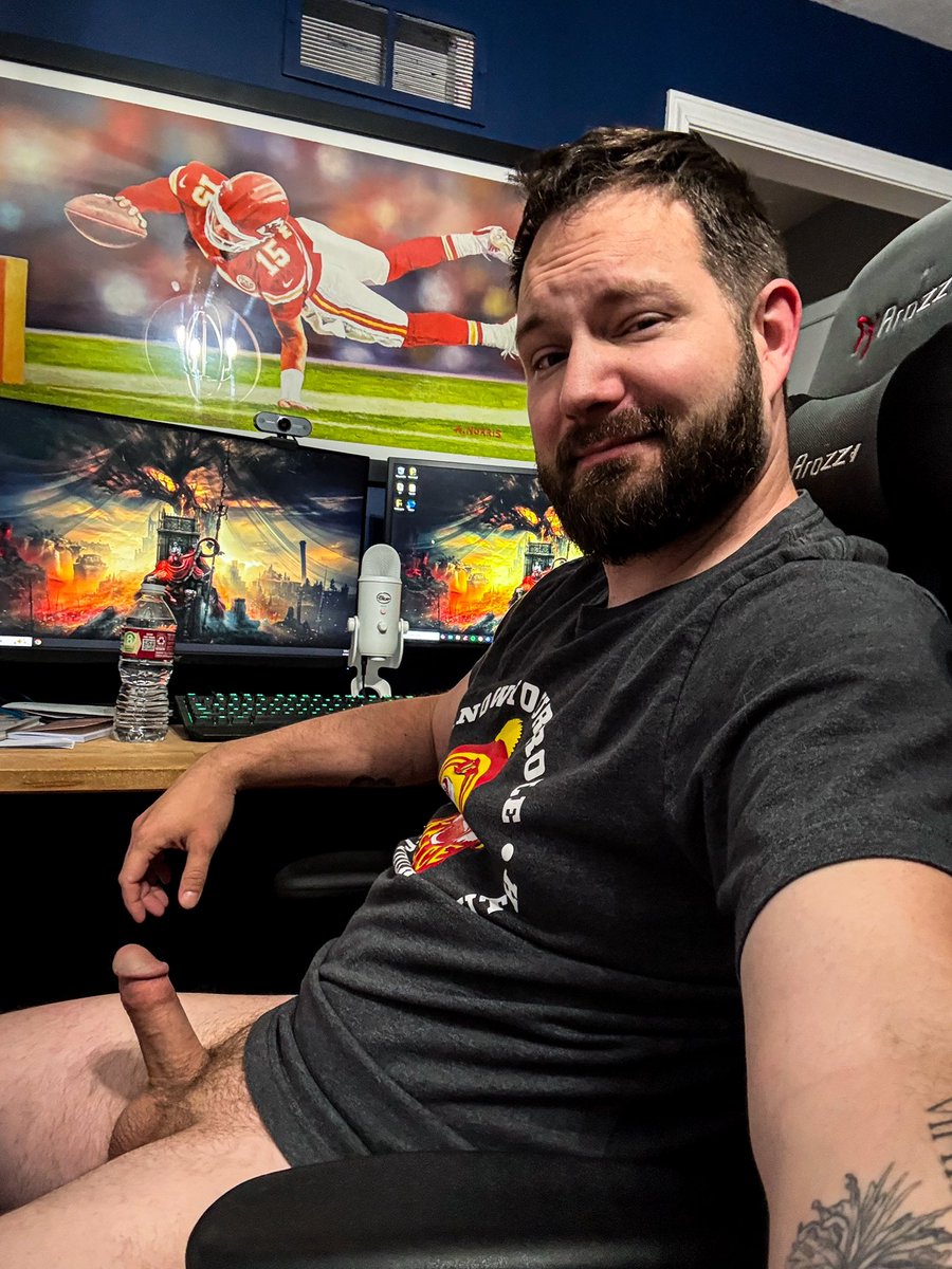theo_onlyfans's tweet photo. I got a new gaming chair. How’s it look?

Special thanks to the over 120 new subscribers to my OF. Still 40% off to anyone wanting to join the fun 😘 https://t.co/LdoPs57LJm