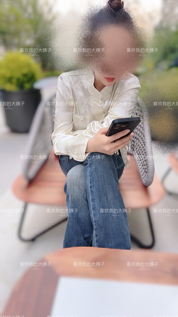 晚上好兄弟们，下班回家了
没见大姐，今天周六通勤应该人多吧，回家的晚一点
也没见女邻居😂好几天没见她了，不知道去哪里骚了，哈哈
老婆在带孩子荡秋千玩呢，自从出差回家我一见到老婆，就想着老婆骑乘位大姐 https://t.co/fJELsrX0YJ