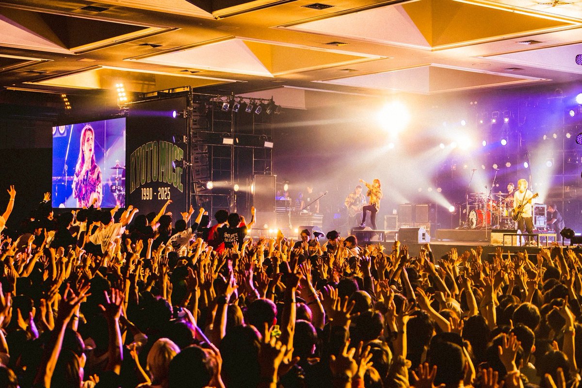 super_beaver's tweet photo. 【#ライブハウスの話をしよう 】

KYOTO MUSE 35th Anniversary
「Talk about LIVEHOUSE」

京都市勧業館みやこめっせ

最高のお祭りにて最高のフロア！
ライブハウスを実感する素晴らしい時間をありがとうございました！！

photos by @cazrowAoki 
#京都ミューズ35周年祭り
#SUPERBEAVER https://t.co/tf7YVx8SbJ