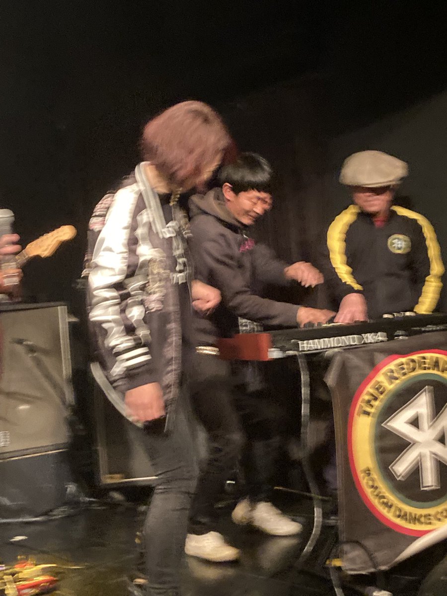 harihariton's tweet photo. 4月13日 リョーマ追悼LIVE@高円寺
ずっと最前で見たしリデンプはミカさんいたからはしゃいじゃった〜
翌日はお参り。ちっちゃいビールで乾杯してシェイク&amp;チップスでパパママと思い出話できて帰りの新幹線までリョーマ話が尽きませんでした🥺
#RYOMA https://t.co/FAwfW3jxik