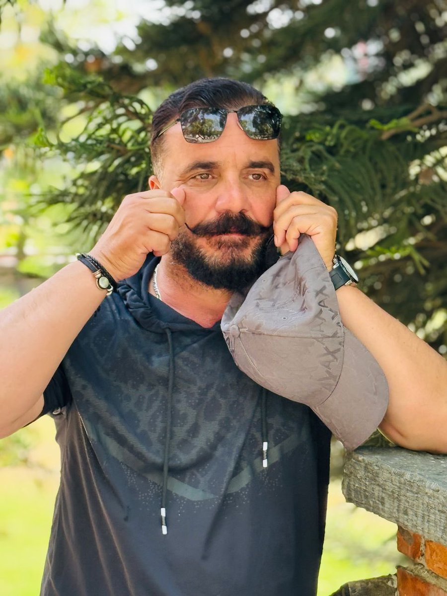 ACBNaweed's tweet photo. هسکه شمله، لکه غر د وقاربریتونه شاخ، د غیرت افتخارد زمریانو په څېر زړه‌ور، بې باکهد ځیګو عادت، د میړانې نښانهد پښتون دود، یو ژوندی انځور
احمدزی صیب تاسو او ټولو هیوادوالو ته د u19 ځوانانو بریا او نړیوال جام ته وتل ډیر مبارک وي ستاسو زحمتونو نتیجه ورکړه انشاالله 
@afghcricket https://t.co/ZnELsLcAJ0