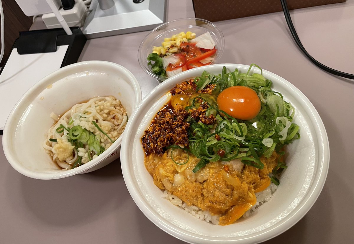 Na24ka's tweet photo. 初めてのなか卯 ࿉∥
味付けこんなに美味しくて泣

あと、テスト前日は頭を使わない方がいいらしい、
今回は前泊🍵✨️
20時就寝で明日に備えます😴 https://t.co/gZVqs0Kz5h
