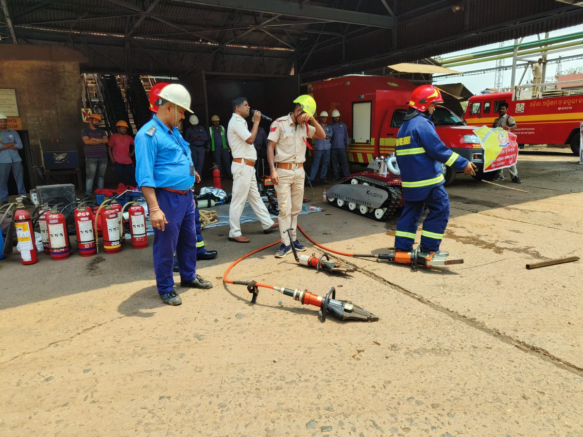 OdishaFS's tweet photo. Mock drill, demonstration and fire safety awareness at -IMFA Theruballi,Rayagada on the eve of #FireServiceWeek2025 https://t.co/ldL8rNKLFE