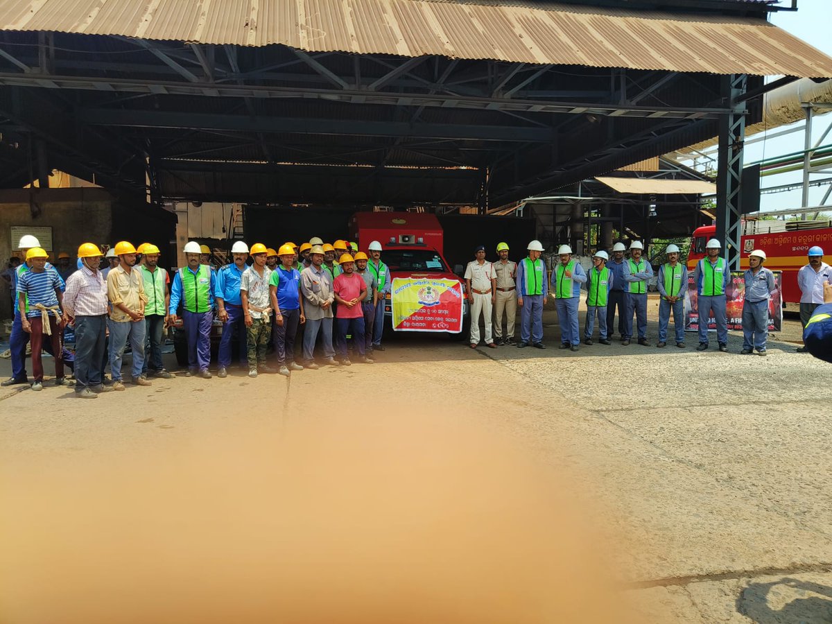 OdishaFS's tweet photo. Mock drill, demonstration and fire safety awareness at -IMFA Theruballi,Rayagada on the eve of #FireServiceWeek2025 https://t.co/ldL8rNKLFE