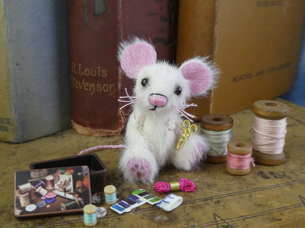 TheWordOfErynn's tweet photo. Tiny 2" Mina the Mending Mouse is ready for a new home! 🐭🧵#BramberBears #OneofaKind #ArtistBear https://t.co/16hgLS0qSu https://t.co/LD1cZKcTjf