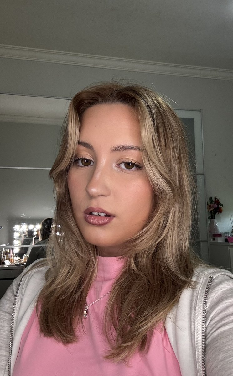 inesmiiranda's tweet photo. Makeup day 🎀🤍🌸☁️ https://t.co/n22QCkuJ7U