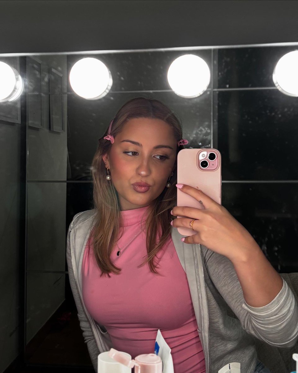 inesmiiranda's tweet photo. Makeup day 🎀🤍🌸☁️ https://t.co/n22QCkuJ7U