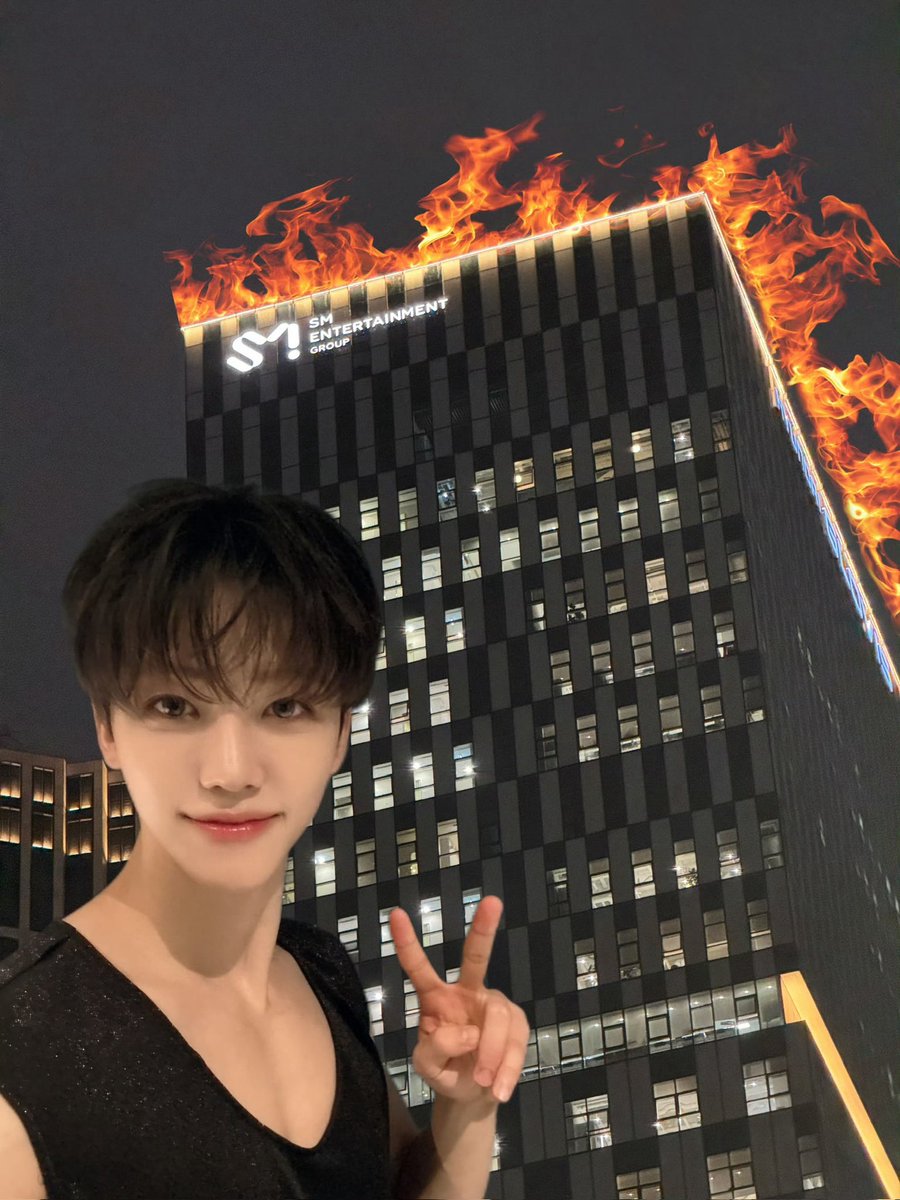 Oh so asSM really didnt give a fuck to promo Jaemin x SnackPaper even though he was a brand spokesperson - the highest title of the brand 😍 not a single post on official account so sure theres no behind photoshoot contents as well