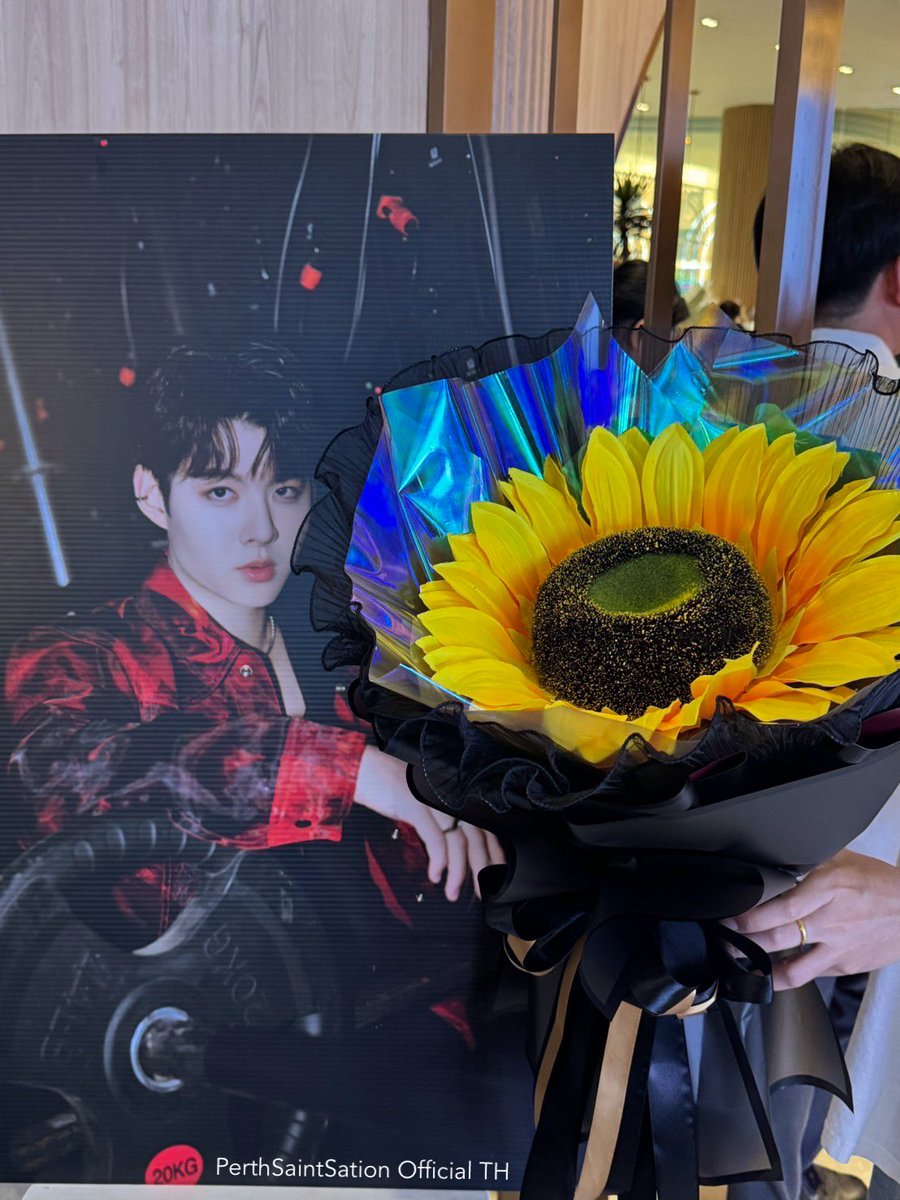 PS_OfficialTH's tweet photo. ขาดเธอไม่ได้ หัวใจขอสารภาพพพพพ

 #HappySaintDay27th #Saint_sup 
#TRIGON #PerthSaintSation https://t.co/kZhW9fZBFm