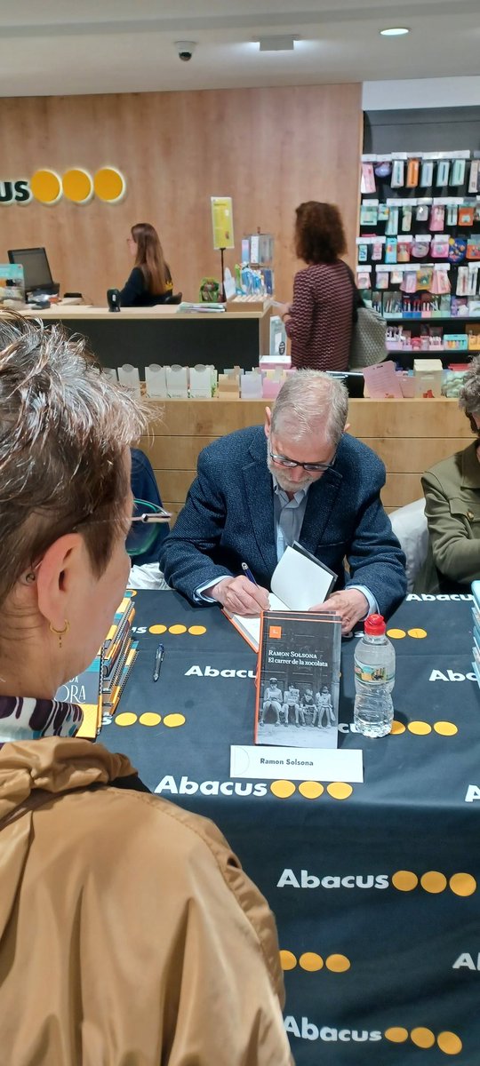 Més signatures a #Girona
Ara, a <a href="/abacus_botigues/">Abacus Botigues</a> <a href="/DavidBueno33/">David Bueno i Torrens</a> <a href="/NuriaPradas/">Núria Pradas</a> Ramon Solsona i Maria Barbal