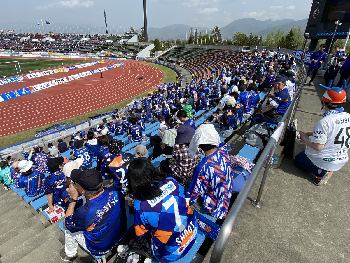 初めてのアウェイ観戦は甲府戦でした。結果は1-1でしたが多くのサポーターが来ていて熱を感じました。
本来なら当日に帰れるはず無いなか車で羽田空港まで送ってくれた<a href="/ziguyan/">はまさん＠はま屋</a> はまさんありがとうございます！
次のホーム戦は勝ってくれ！