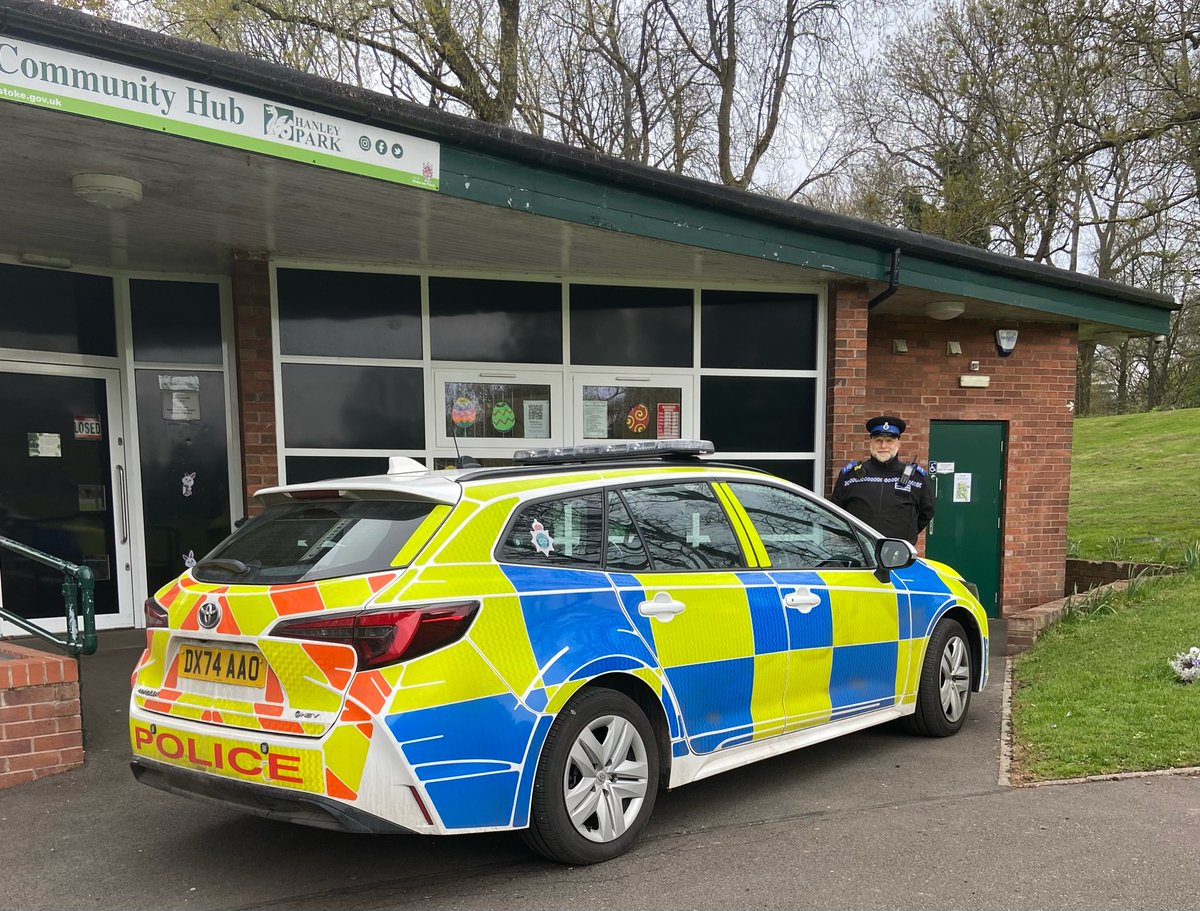 Policingstoke's tweet photo. Local Officers are in Hanley Park this morning , pop along and discuss any questions/concerns you have about the area. #MakingGreatPlaces https://t.co/pikGy8wMEw