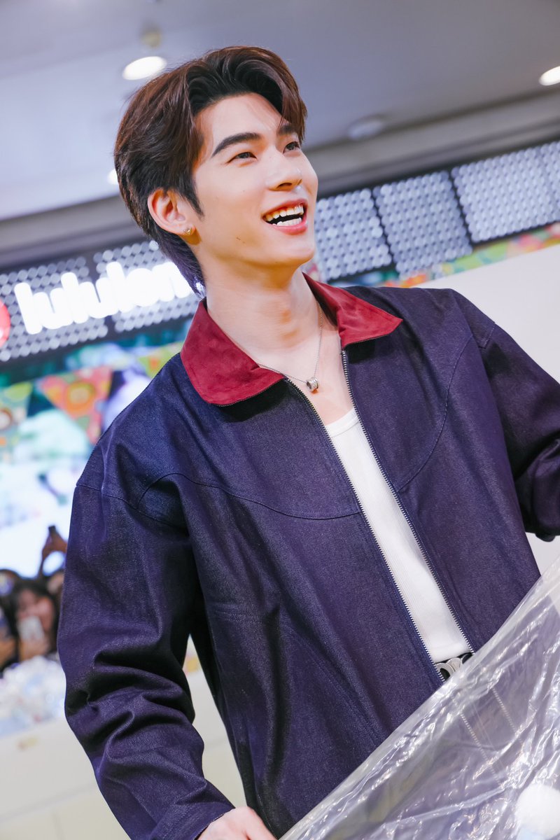 centralwOrld's tweet photo. คุณตี๋ตี๋คนดีคนเดิน เพิ่มเติมคือวันนี้หล่อจุงจ้ะ
TEETEEPOR WITH MALTESE WORLD
#MalteseWorldxTeeTeePor
#MalteseWorldTourTH
#MalteseWorld #Twnpich #PorSuppakarn
#centralwOrld https://t.co/TyFuPcU6Xl