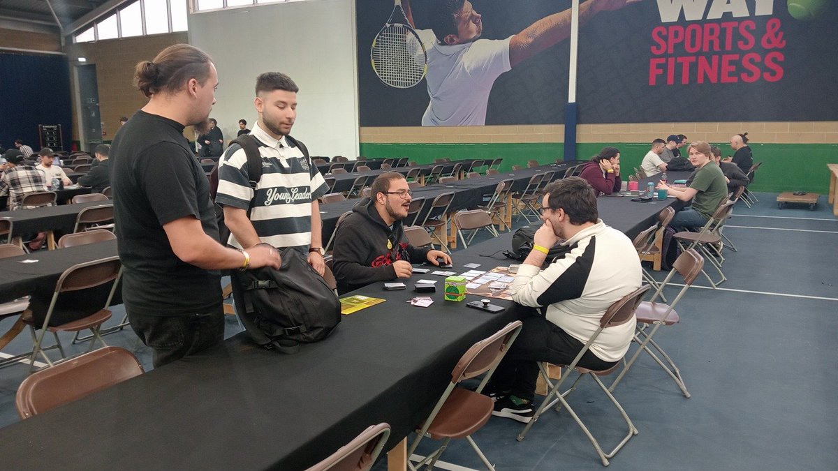 No todo era jugar sin parar , en el regio de Londres . Aquí <a href="/Radicalkill/">Radical</a> Calibre , YERAY Y Daniel Raúl entre rondas de sida de charla y probando cositas . #onepiecetcg